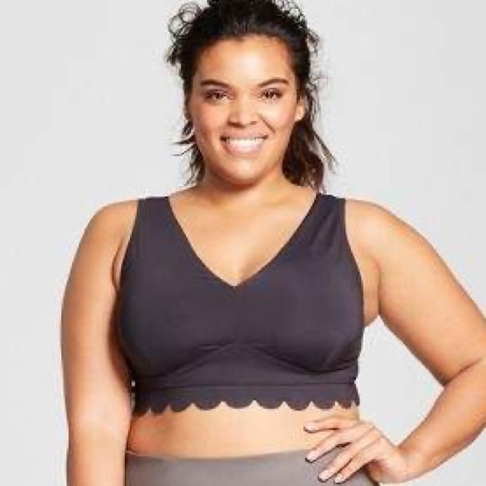 JOYLAB Scalloped Sports Bra